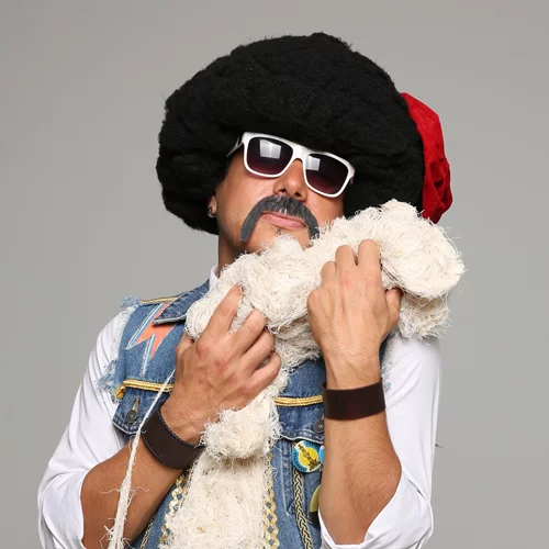 Ο Αποστόλης Μπαρμπαγιάννης επιστρέφει στον Σταυρό του Νότου με νέα σατιρική παράσταση