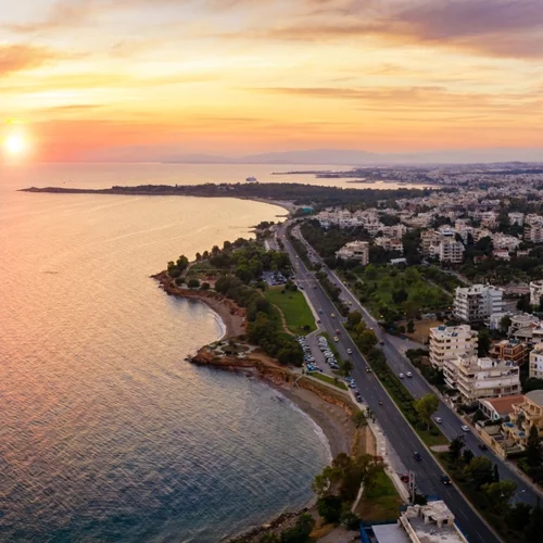 Στέκια στο κύμα: Σερφάρισμα στα γευστικά hotspots της αθηναϊκής Ριβιέρας