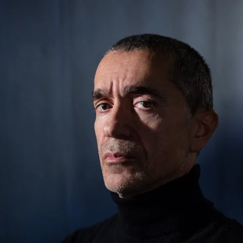 "Μυστήριο 11 MA": Ξεκίνησε η προπώληση για την περφόρμανς του Ρομέο Καστελούτσι στην Ελευσίνα