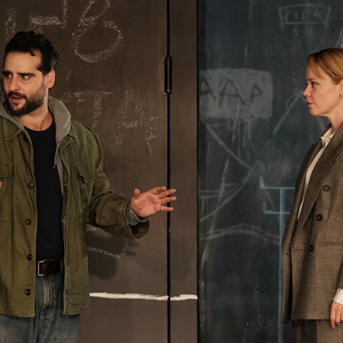 Θέατρο Νέου Κόσμου: 6 τολμηρές παραστάσεις που αξίζει να δεις στις γιορτές