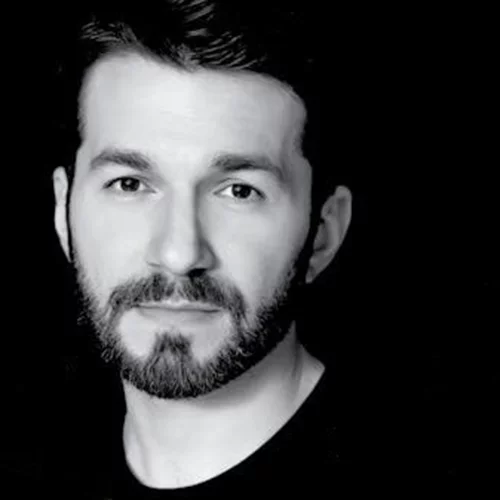 Τρεις Κυριακές με τον Θοδωρή Βουτσικάκη στο "Gazarte Roof Stage"