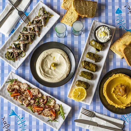 Στη Σαρωνίδα, θα πιάσεις 'Λαβράκι' και πολλές άλλες θαλασσινές νοστιμιές