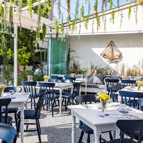 Η "Psaropoula" αγκυροβόλησε ξανά στην Καλλιθέα