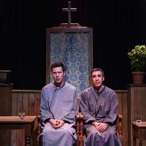 "Ήλιος με δόντια": Παράσταση παρουσία του συγγραφέα Γιάννη Μακριδάκη