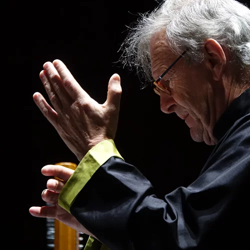 Έρχεται στο Ηρώδειο ο εφευρετικός βετεράνος αρχιμουσικός σερ Τζον Έλιοτ Γκάρντινερ