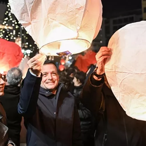 Ο Χάρης Δούκας μας δίνει ραντεβού σήμερα στην πλατεία Κοτζιά για τη "Νύχτα των Ευχών"