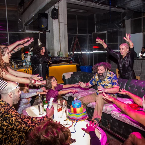 Όλα όσα είδαμε και μάθαμε στις πρόβες των "Κόκκινων φαναριών"