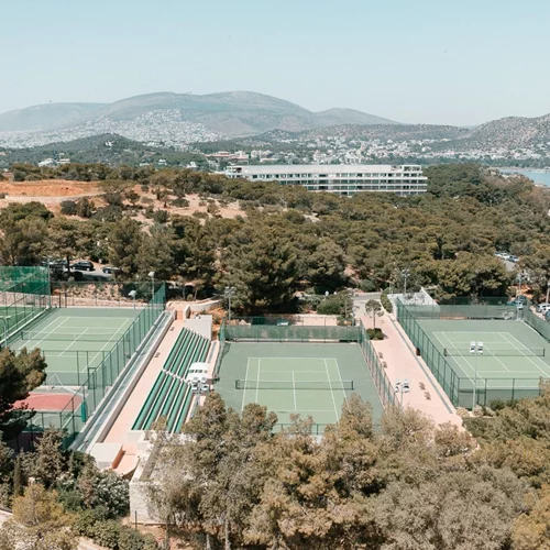 Καλοκαιρινά μαθήματα τένις για όλους στο Four Seasons Astir Palace Hotel Athens