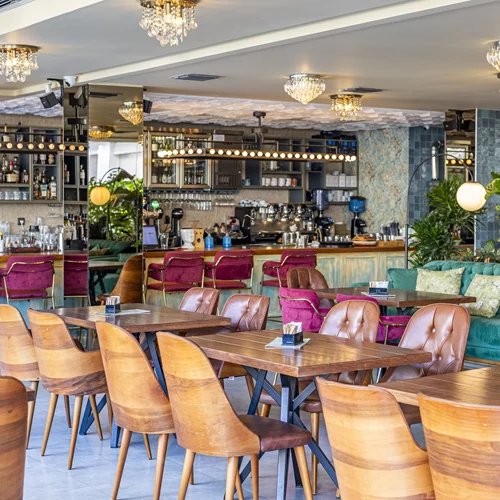 Revellers' Row Italian Restaurant: Calzone, spritz και dolce vitta!