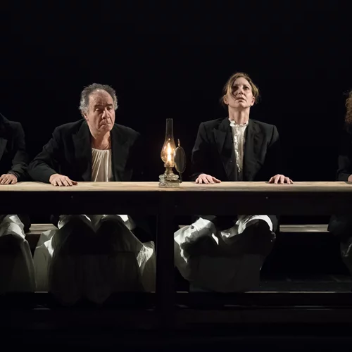 Τελευταίες παραστάσεις για την ξεχωριστή "Μπερνάρντα Άλμπα" από τη Μαρία Πρωτόπαππα