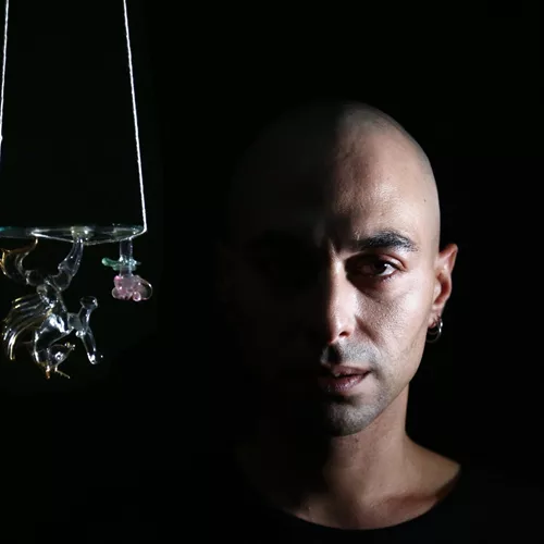 Μέσα στο ναρκοπέδιο, μου είπαν πως θα μάθω να χορεύω