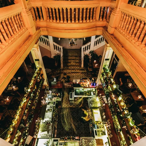 Δύο από τα Καλύτερα Μπαρ του Κόσμου αναλαμβάνουν το "Avra" στο Great Sunday Club