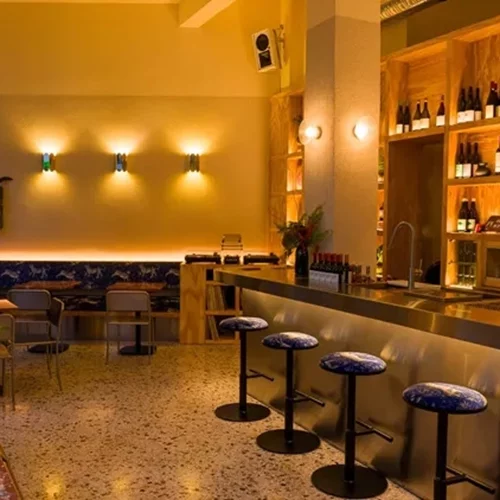 Τσικνοπέμπτη με τσικνοπάρτι στα μπαρ της Αθήνας