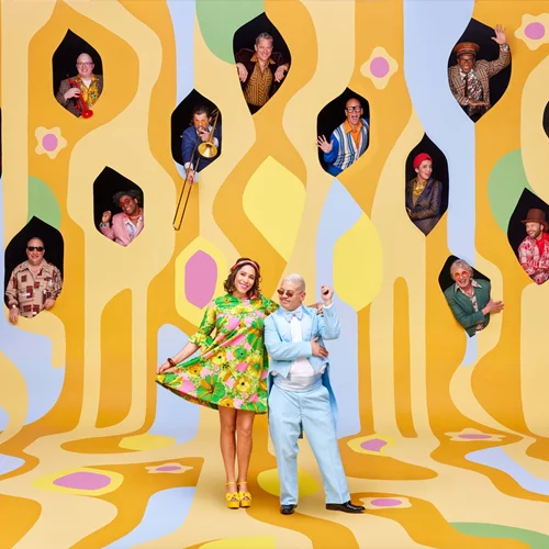 Οι Pink Martini έρχονται με ρετρό, πολύχρωμη διάθεση στην Τεχνόπολη