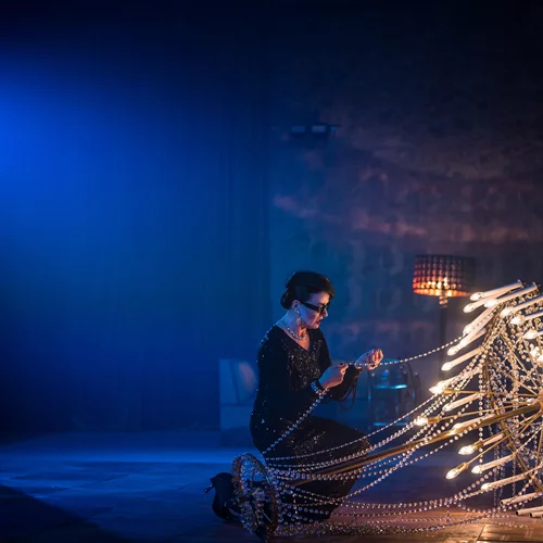 "Don’t look back": Μπήκαμε στο ξενοδοχείο των χαμένων ερώτων που δημιούργησε ο Γιάννης Χουβαρδάς