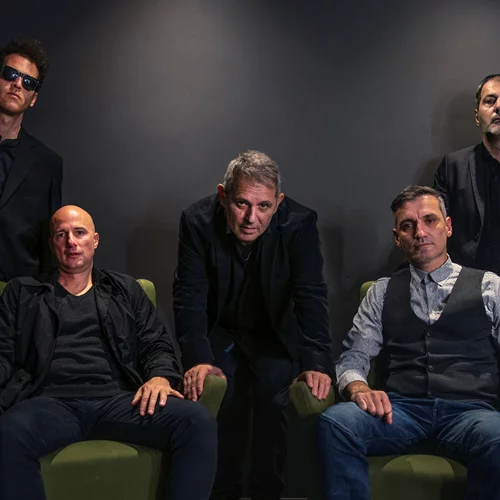 Ο Παύλος Παυλίδης και οι Hotel Alaska σε δύο συναυλίες που περιμέναμε καιρό