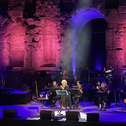 Αλέκα Κανελλίδου: Συγκίνηση και βροχή χειροκροτημάτων, για την πρώτη της φορά στο Ηρώδειο