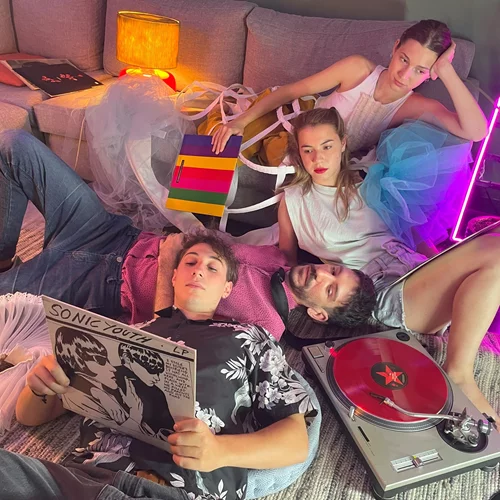 "I am falling in love": Ο Γιώργος Βαλαής πειραματίζεται με τον Σαίξπηρ στο Δημοτικό Θέατρο Πειραιά