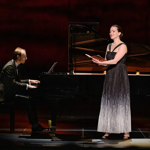 Το έντεχνο τραγούδι στο συναυλιακό επίκεντρο (ρεσιτάλ Φουξ - Αντωνέλου) και στο πλαίσιο της μουσικής ζωής των Ελλήνων της Αλεξάνδρειας (με αφορμή μία πολύτιμη έκδοση)