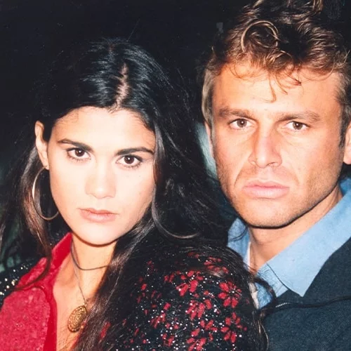 5 σειρές του Μανούσου Μανουσάκη που σημάδεψαν την ελληνική τηλεόραση