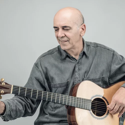 Ο Ορφέας Περίδης δίνει ραντεβού στο Κηποθέατρο Παπάγου