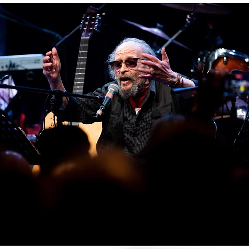 Δημήτρης Πουλικάκος: Γιόρτασε τα 80 στο sold-out "Κύτταρο" με ένα απίθανο rock πάρτι 4 ωρών