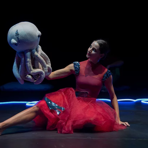 "Underwater": Μια χοροθεατρική παράσταση για όλες τις αισθήσεις