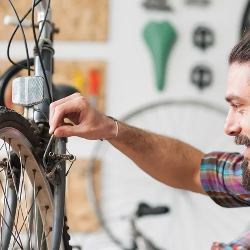 "Επισκευάζω αντί να πετάξω" είναι το μότο του Repair-Café