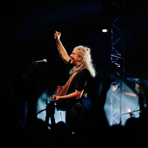 Sold out και οι δύο συναυλίες του Γιάννη Χαρούλη στο Δημοτικό Θέατρο Λυκαβηττού