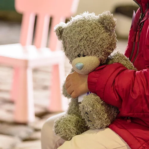 "Teddy’s night": Τα αγαπημένα λούτρινα παιχνίδια των παιδιών περνούν το βράδυ στο παλιό εργοστάσιο φωταερίου