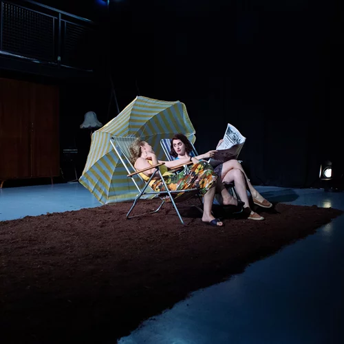 "Οι γυναίκες επιστρέφουν": Μια παράσταση για τη γυναικεία συμμετοχή στον δημόσιο βίο