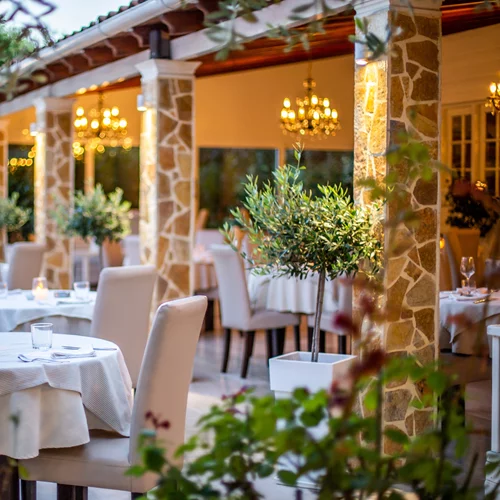 S. Pellegrino και Acqua Panna: Μας υποδέχονται στο "Rose Garden"