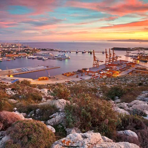 Για πρώτη φορά, οι αλάνες του Πειραιά ζωντανεύουν ξανά