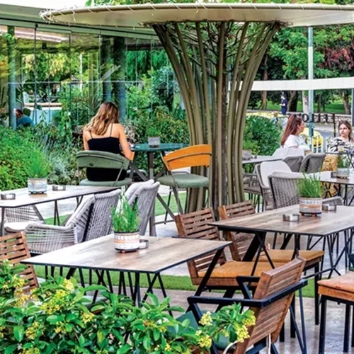 Αυτό το speakeasy resto-bar ίσως είναι η πιο δροσερή επιλογή για φαγητό και ποτό στην καρδιά της Αθήνας