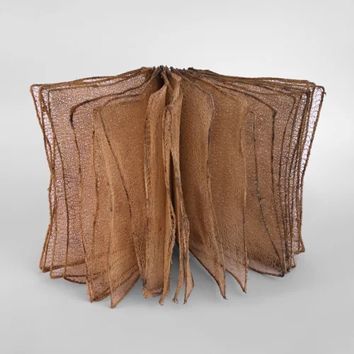 "Franca Sonnino. Νήμα, Σημάδι, Χώρος": Δύο εκθέσεις ανατρέχουν στο πολισχιδές έργο της Ιταλίδας εικαστικού