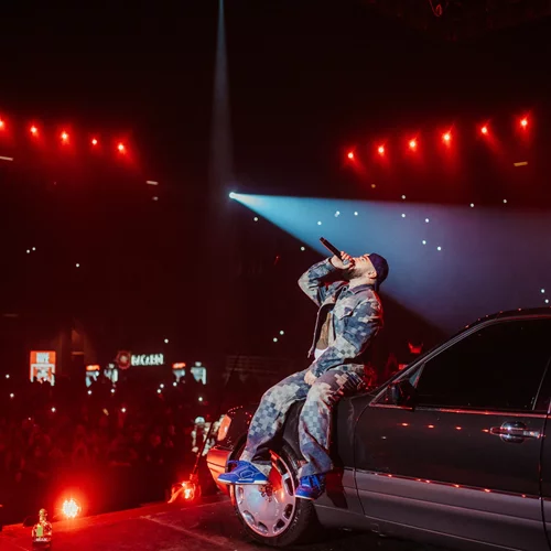 Toquel: Aποθέωση από μια λαοθάλασσα 16.000 νέων σε trap έκσταση