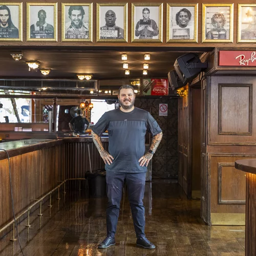 Preview: Ο Άνταμ Κοντοβάς σε fusion με το "Rock ‘n’ Roll"