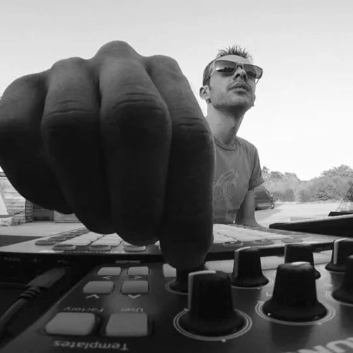 Η DTP Events παρουσιάζει το έργο του Stefan Torto feat. Blue Jays & the HeadQuarters Project στο "Gazarte"