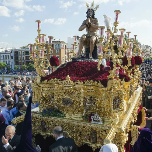 Στη Σεβίλλη η κατάνυξη μιλάει ισπανικά