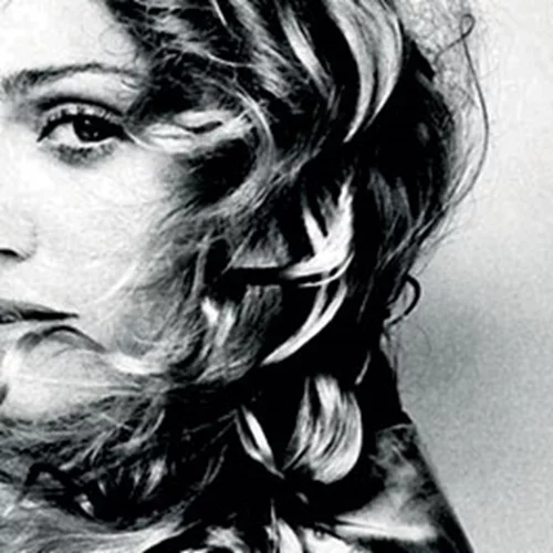 Σαν σήμερα (21/10) κυκλοφορεί το αμφιλεγόμενο βιβλίο "SEX" της Madonna