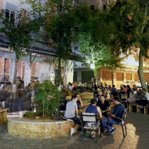 Καμιά νέα άδεια για τραπεζοκαθίσματα στους νέους πεζόδρομους και στις πλατείες στο Εμπορικό Τρίγωνο