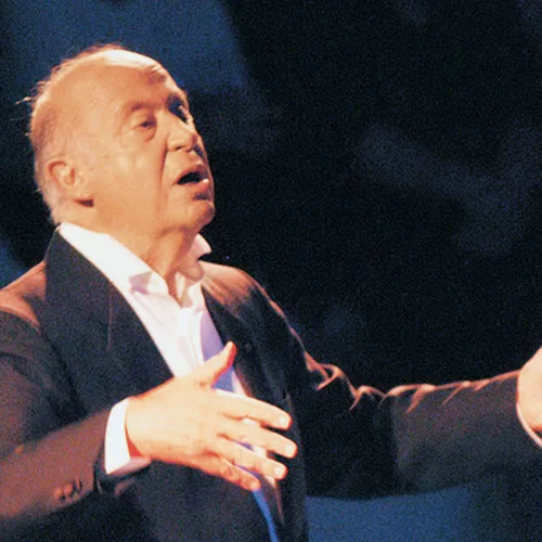 Ο Μίμης Πλέσσας κλείνει 100 χρόνια ζωής με μια μουσικοθεατρική γιορτή στο Θέατρο Παλλάς