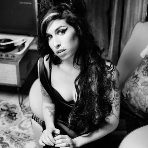 Ένα αφιέρωμα στην Amy Winehouse έρχεται στο Christmas Theater