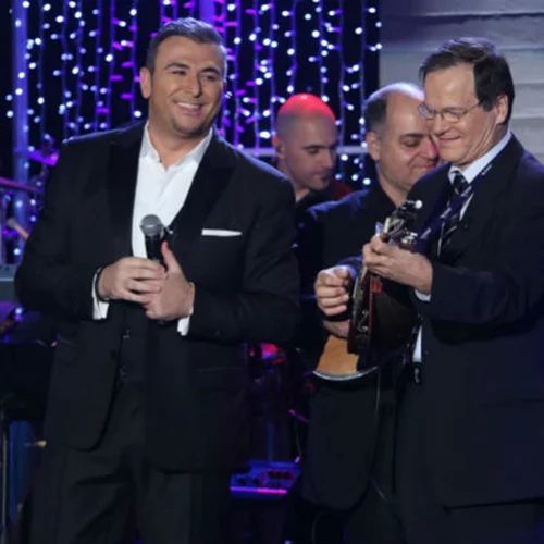 Ο Αντώνης Ρέμος ανοίγει νέο κύκλο παραστάσεων