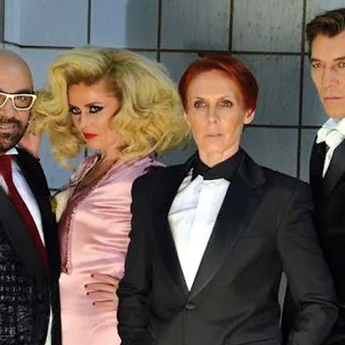 4 λόγοι για να δούμε το «Victor/Victoria» 