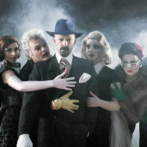 «Η Όπερα της Πεντάρας»: Μπρεχτ των ζητιάνων, Χουβαρδάς της τζαζ