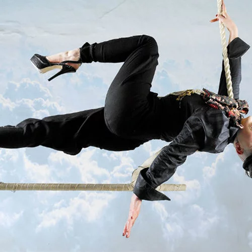 Φετιχιστική απογείωση στο Venus in Furs