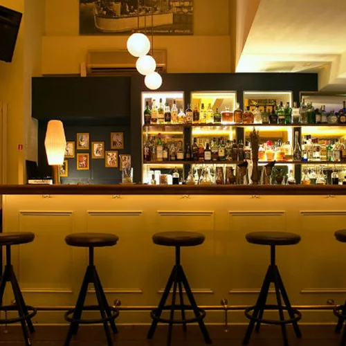 «Μπλε Παπαγάλος», με ανάμνηση Casablanca 