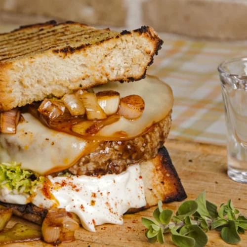 «Μαγικές Κατσαρόλες»: Ελληνικό burger, the sequel 