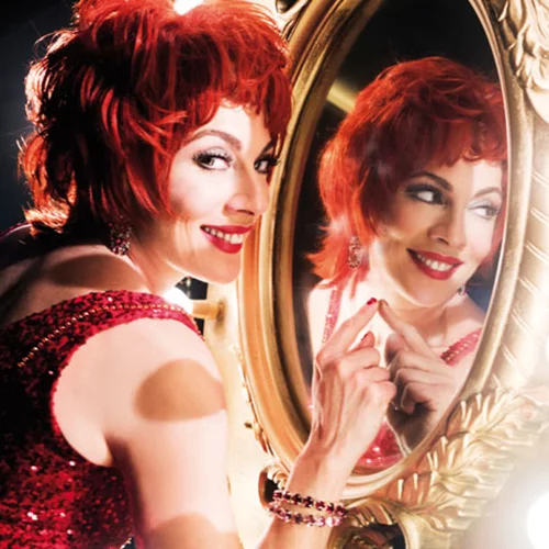 Σμαράγδα Καρύδη: «Tην “ψώνισα” με το μιούζικαλ»